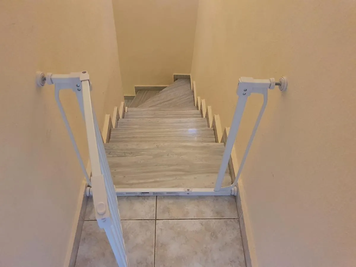 Anris & Dianas Dom - In A Quiet Part Of The Center Apartment Kallithea  Greece