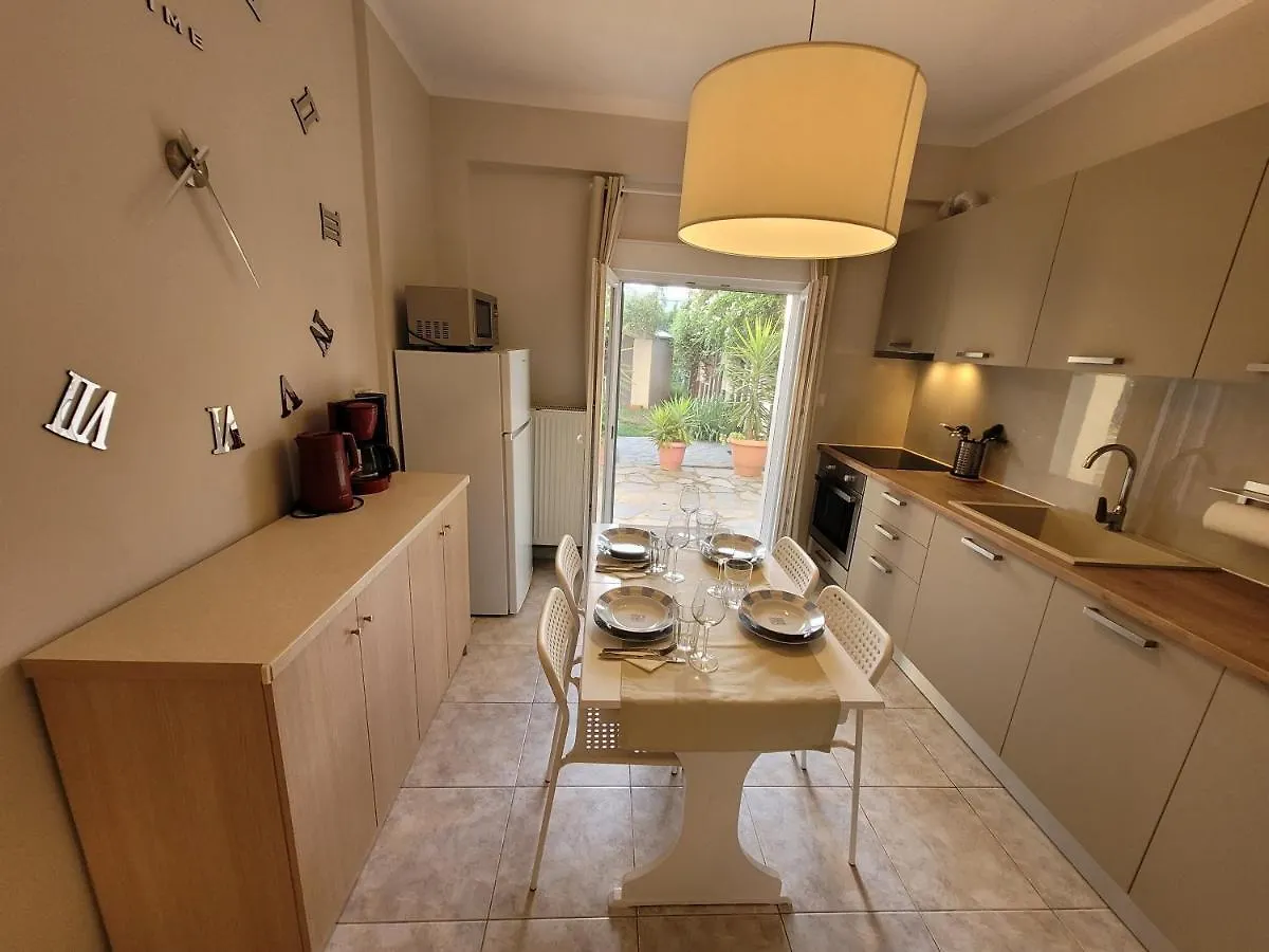 Anris & Dianas Dom - In A Quiet Part Of The Center Apartment Kallithea  Greece