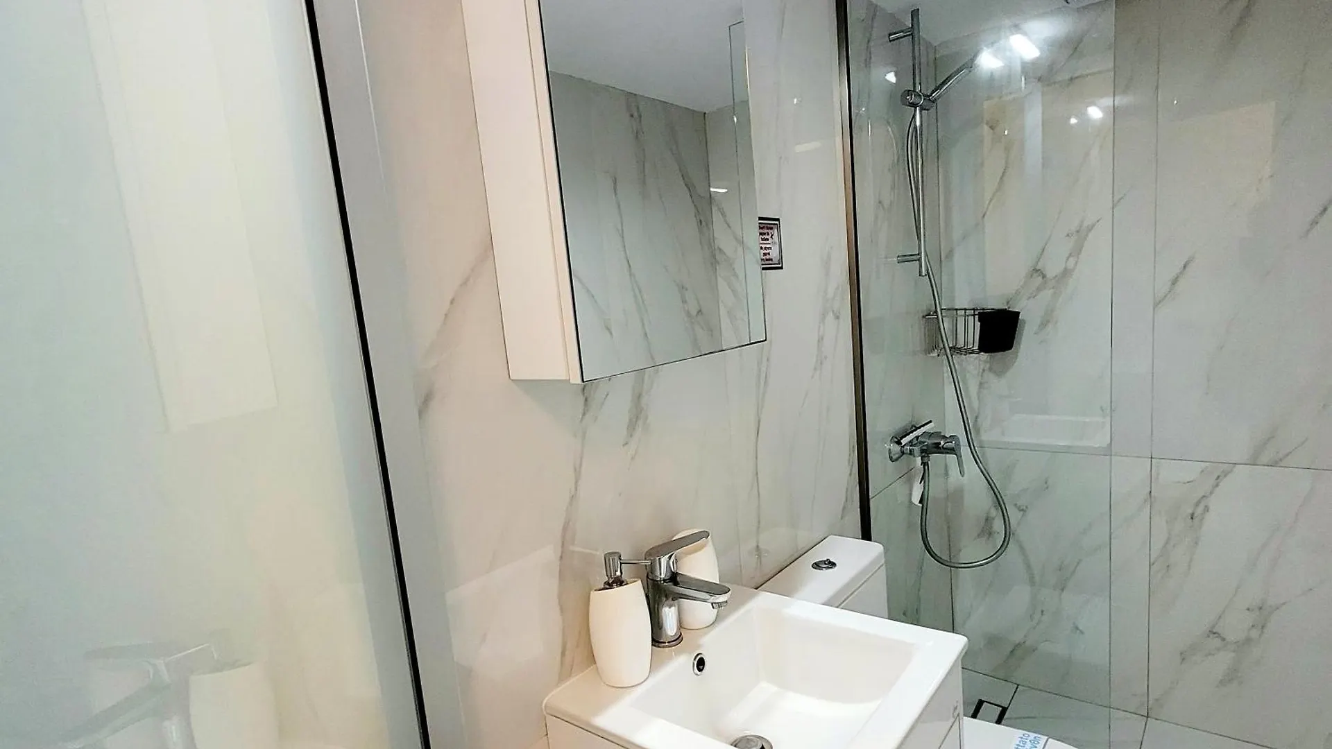 Anris & Dianas Dom - In A Quiet Part Of The Center Apartment Kallithea